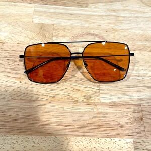 Gucci sunglasses that have never been use!Amazing condition, includes everything